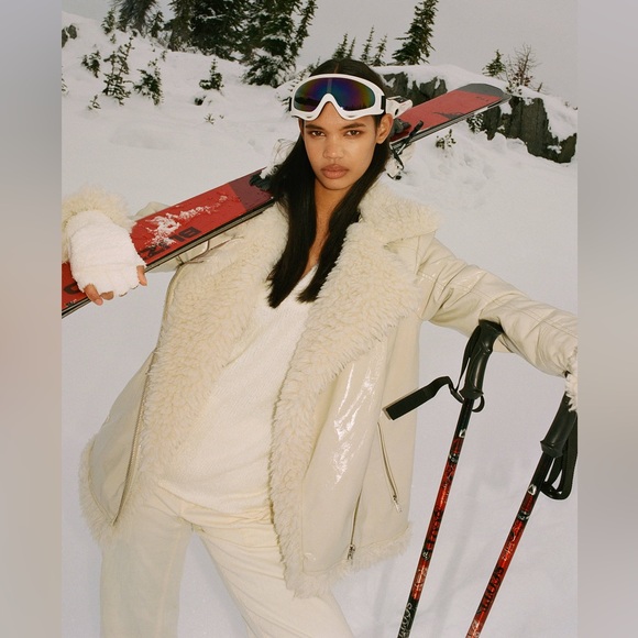 UO Tania Sherpa Lined Faux Leather Moto Jacket - Picture 2 of 11